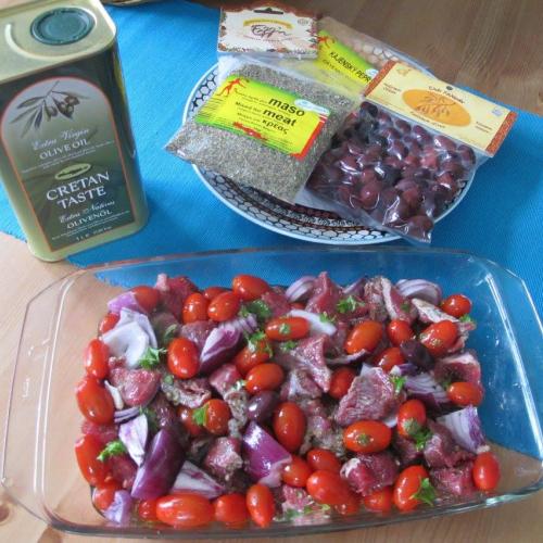 Jehněčí s cherry rajčátky a olivami